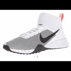 NIKE Women’s Air Zoom Strong 2 Trainer